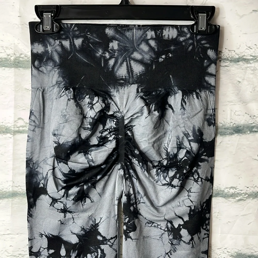 Grey and Black Tie-Dye Scrunch Butt Leggings. NIP - Picture 3 of 4